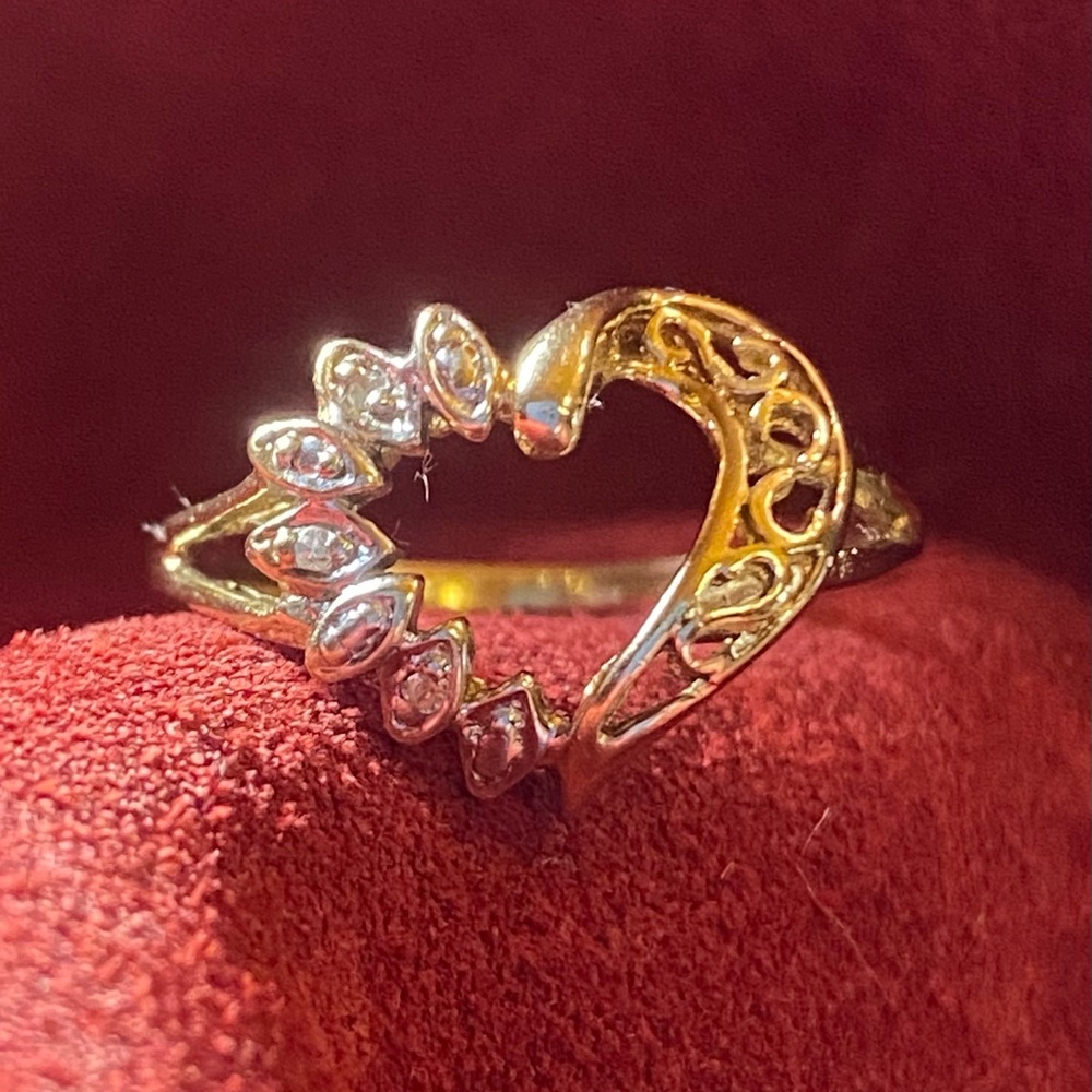 Solid 10K Gold & Diamond Heart Ring 7